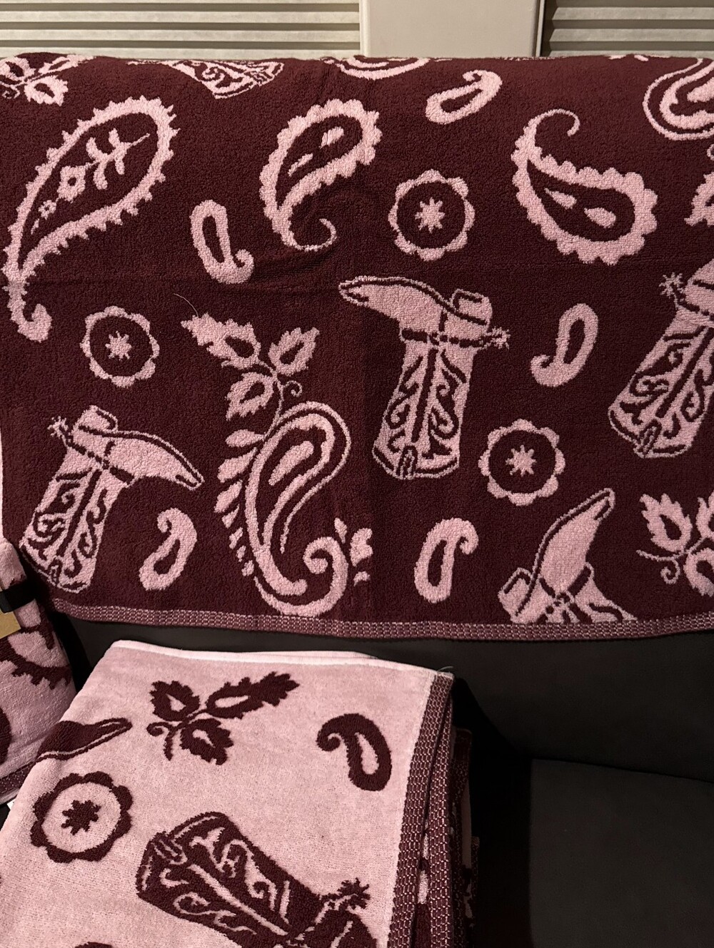 New Wrangler Rodeo Rhythm Pink Burgundy Paisley Boot Set For 2